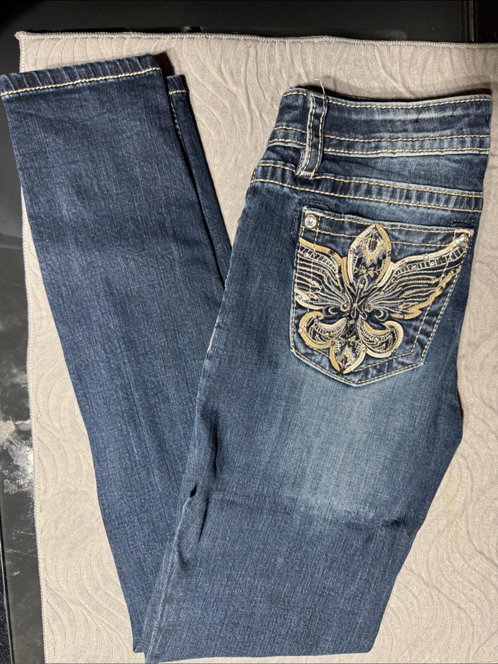 Women’s Dark Blue Embroidered Pocket Jeans